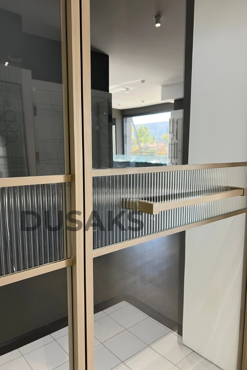 Nervürlü Cam Duşakabin Bronz Köşeli H200
