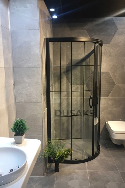 Oval Siyah Çizgili Duşakabin H190