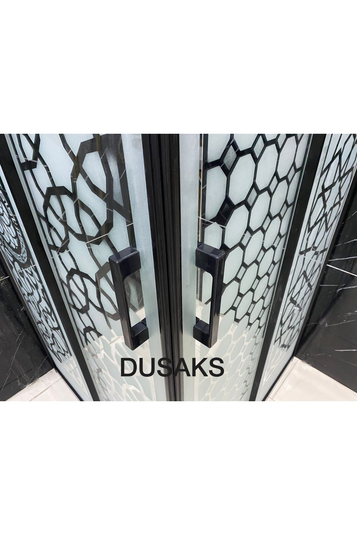 Siyah Duşakabin Selçuklu Desenli Kumlamalı Cam H190